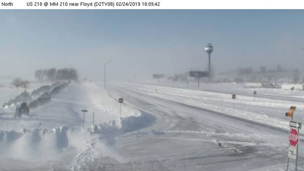 Blizzard Iowa Powerful Snowstorm Hits Iowa Causing Pileup On Highway